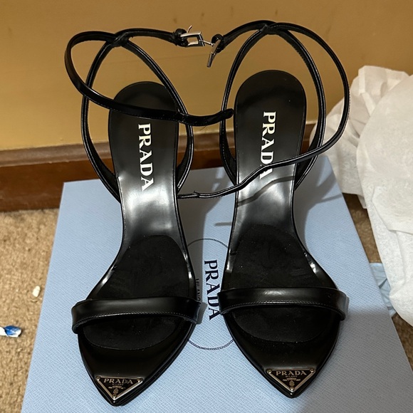 Prada Women's Elegant Black Heels - Picture 4 of 6